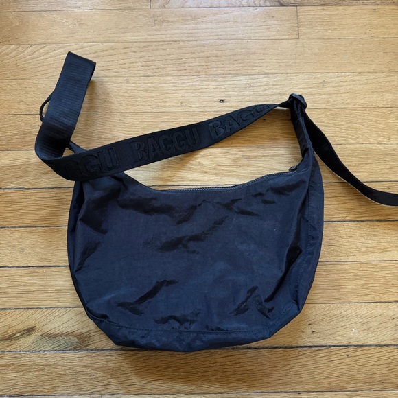 BAGGU Medium Nylon Crescent Bag - Picture 8 of 10